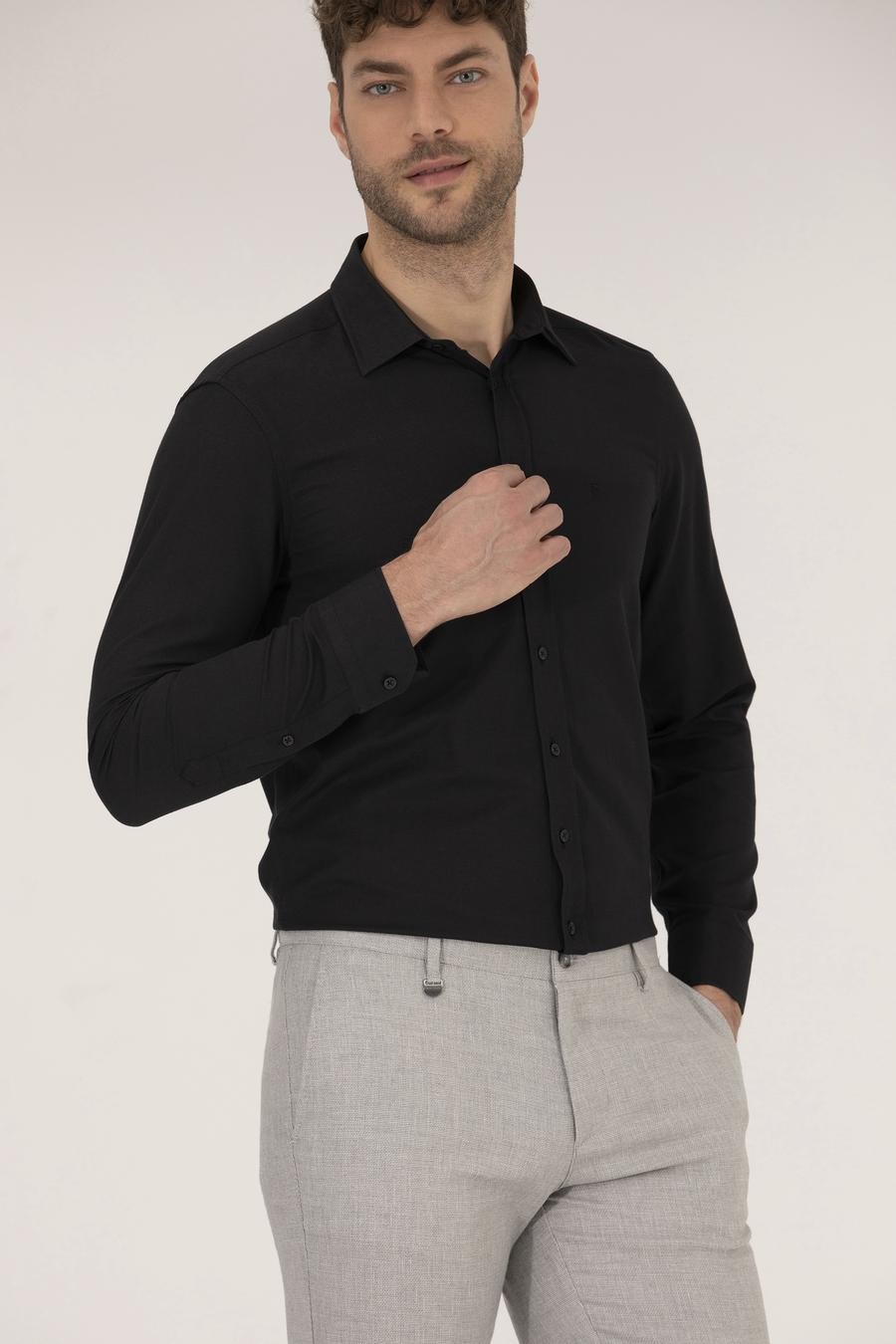 پیراهن یقه کلاسیک سیاه  اندامی آستین بلند مردانه  پیرکاردین