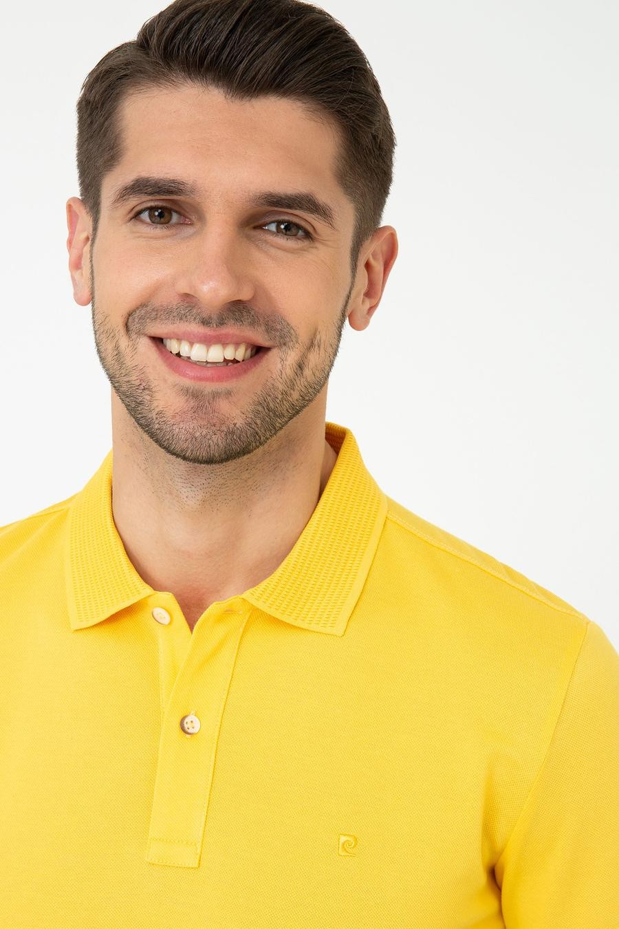 تی شرت بیسیک یقه پولو زرد  اندامی آستین کوتاه مردانه  پیرکاردین